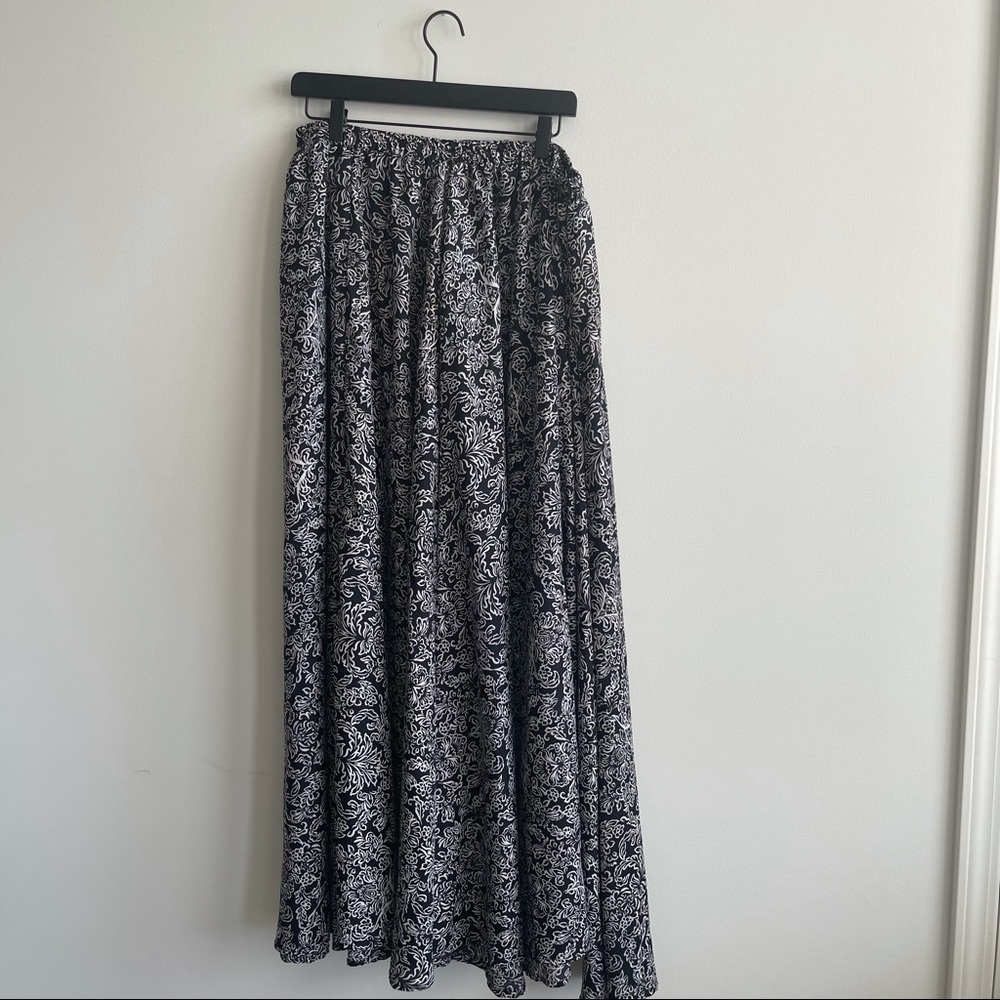 Magic Long flowy black and white floral skirt